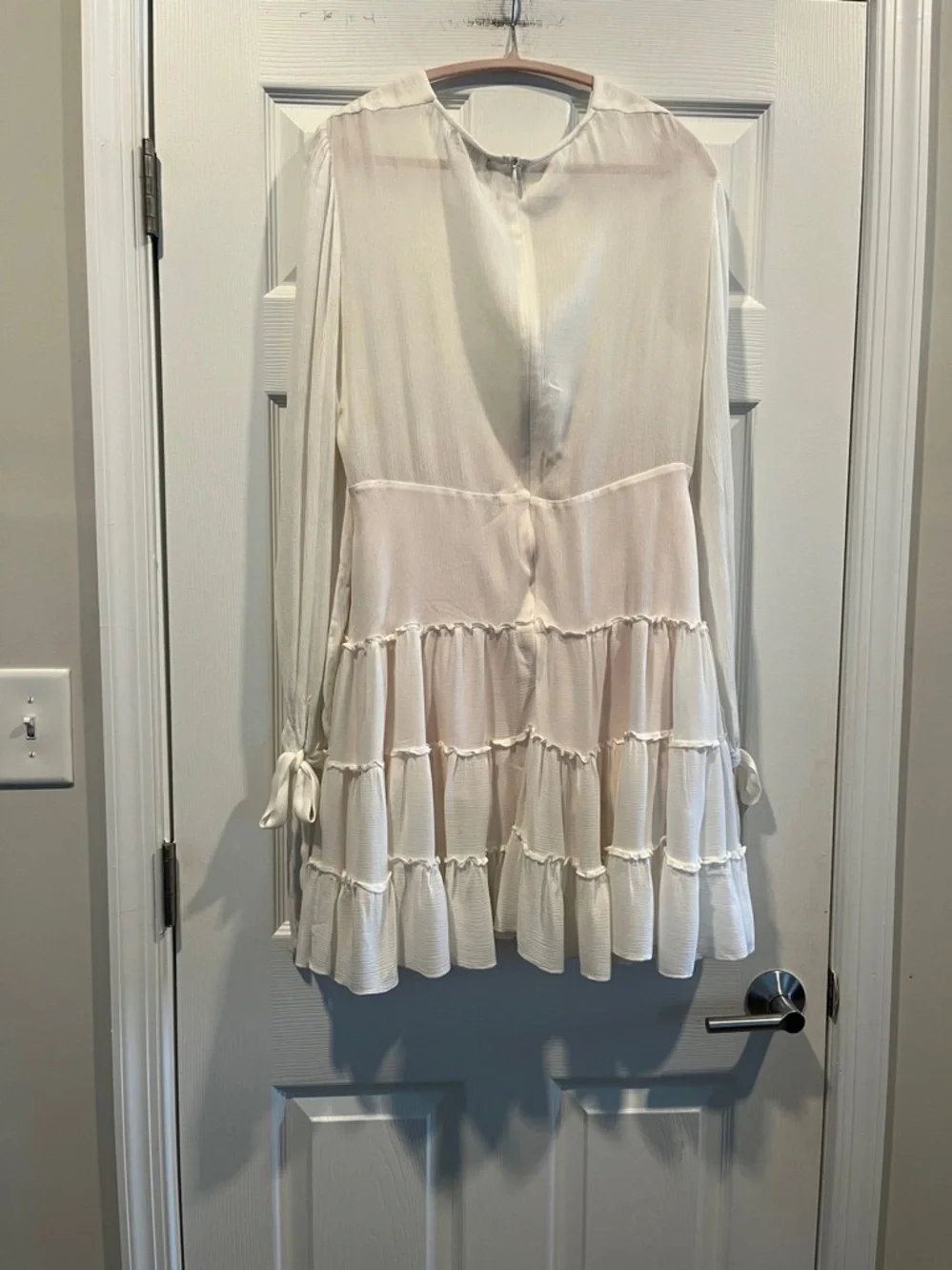 CHICMEnTiered V-Neck Mini Dress‎ With Long Sleeves. Flowy Bohemian Size L